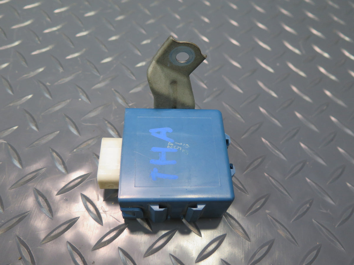 94-95 Toyota Hiace KZH106W RHD Room Lamp Control Relay Module Unit OEM