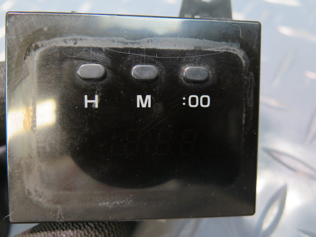 93-99 Toyota Hiace KZH106W Dash Digital Clock Unit 83910-26010 OEM