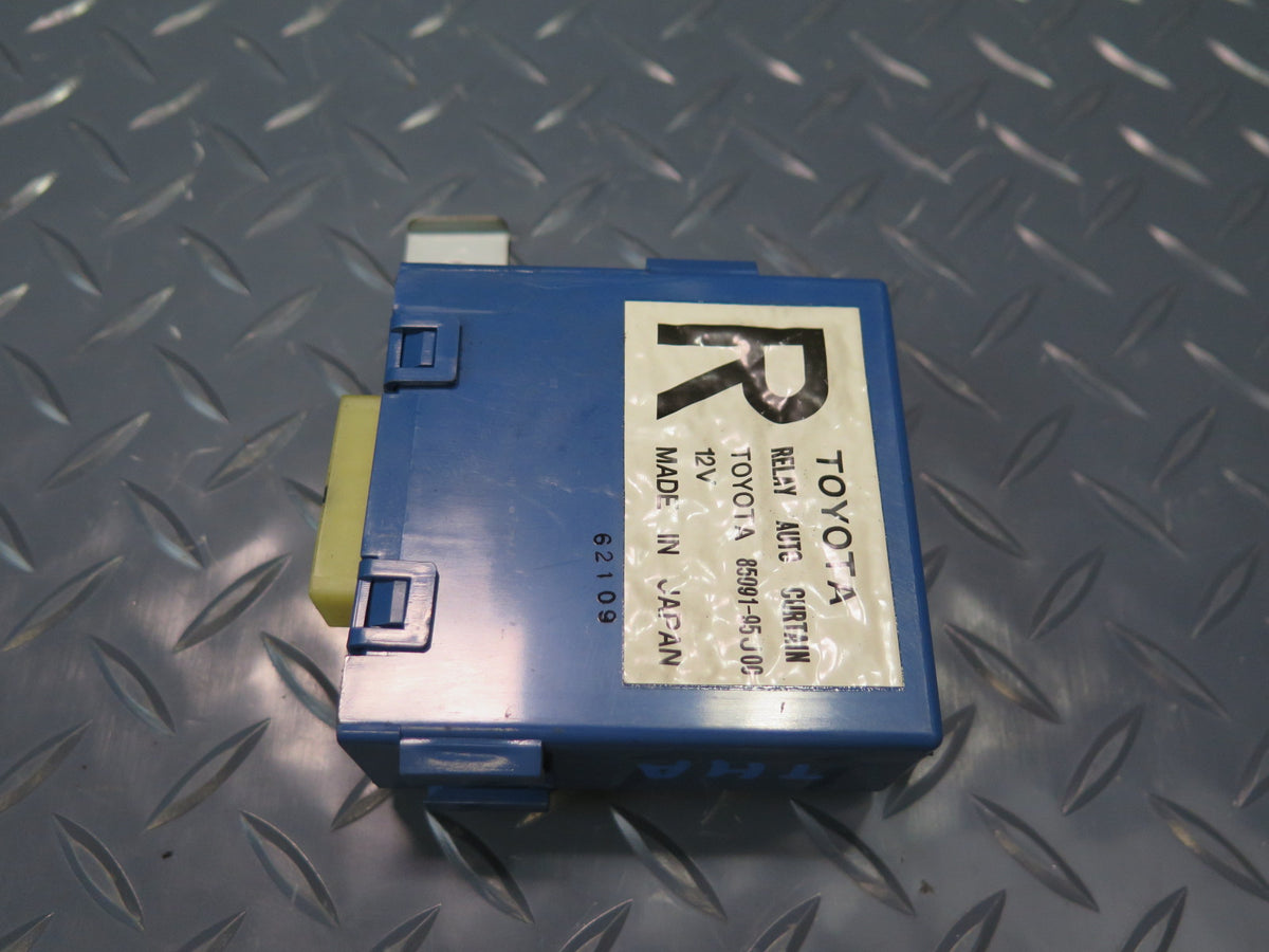 93-95 Toyota Hiace KZH106W Right Auto Curtain Relay 85091-95J00 OEM