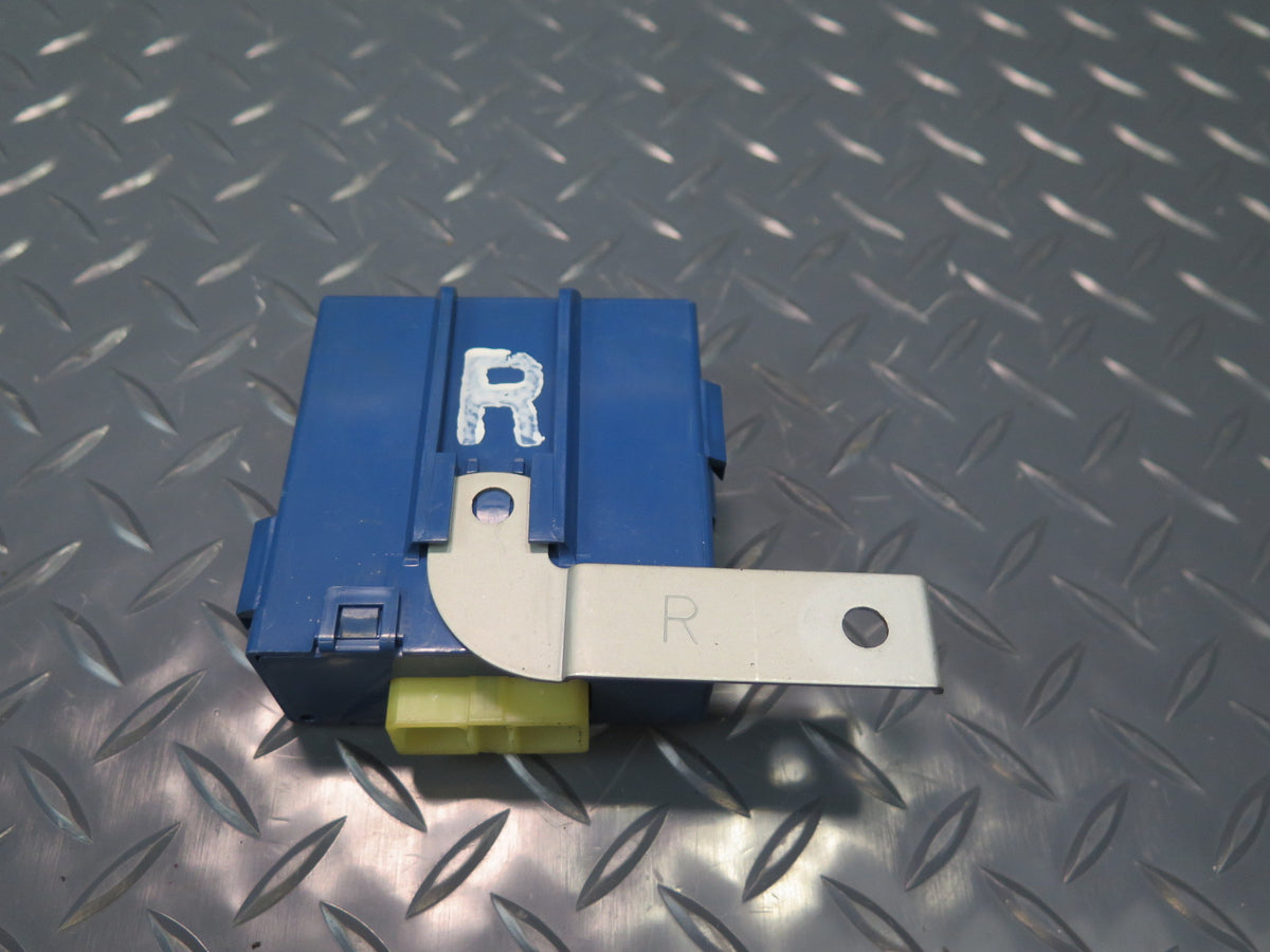 93-95 Toyota Hiace KZH106W Right Auto Curtain Relay 85091-95J00 OEM