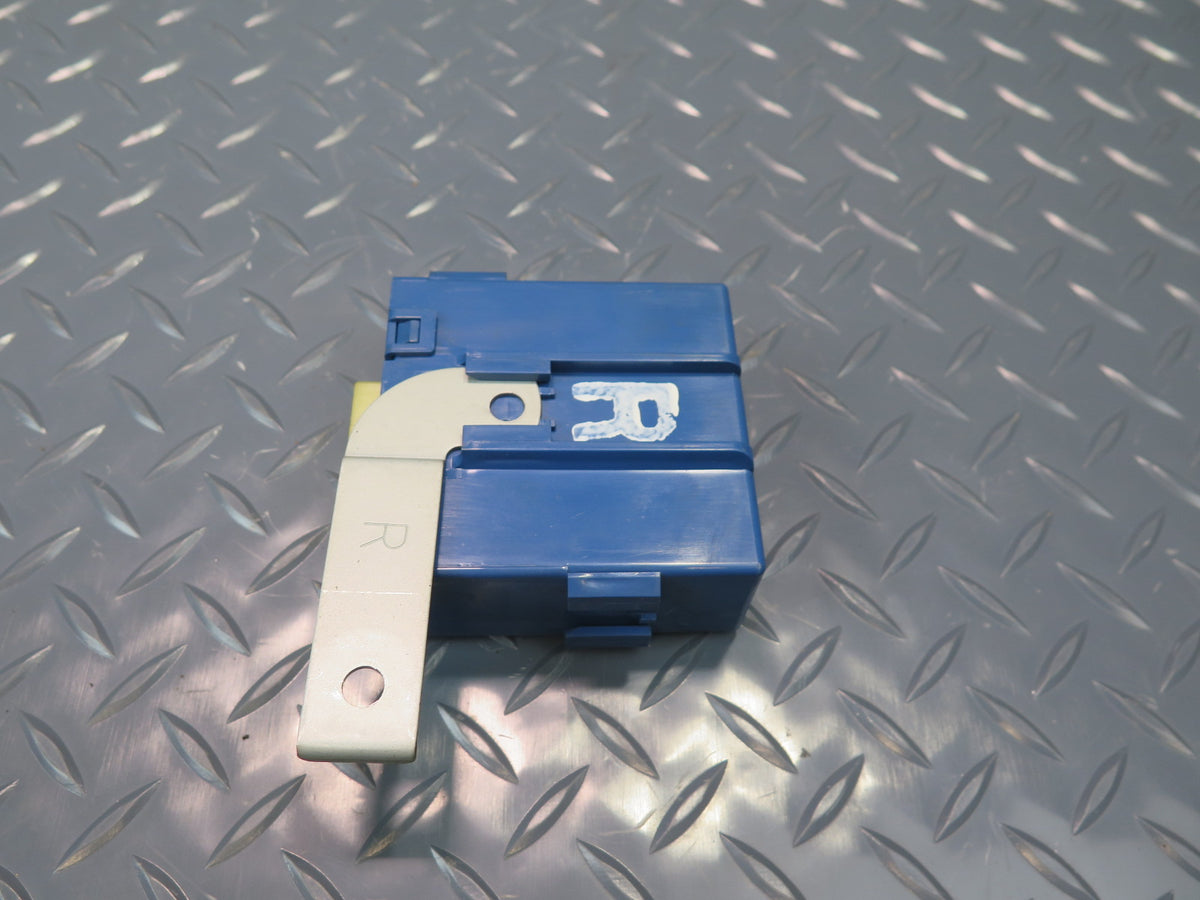 93-95 Toyota Hiace KZH106W Right Auto Curtain Relay 85091-95J00 OEM