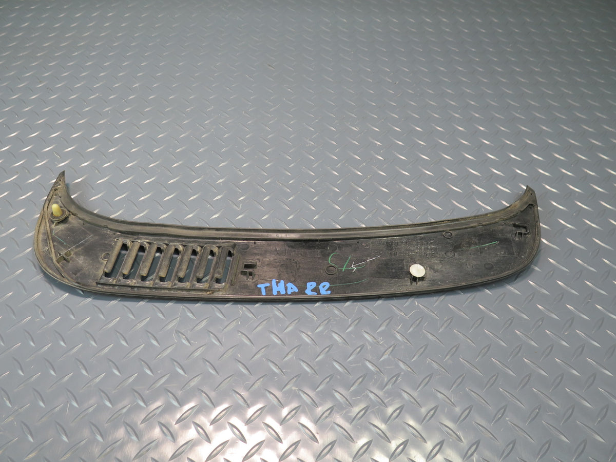 93-96 Toyota Hiace KZH106W Rear Right Quarter Louver Ventilation Grille OEM