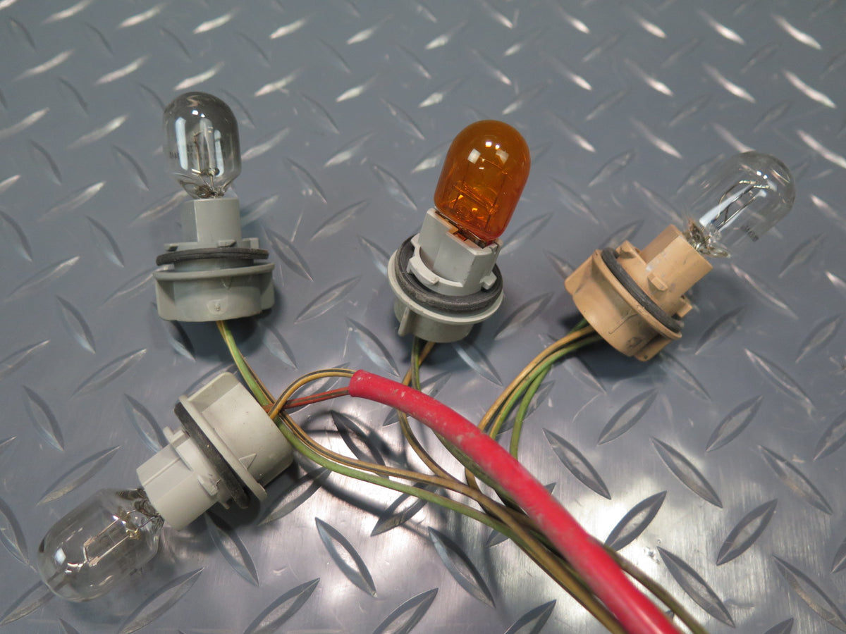 03-05 Toyota MR2 Spyder ZZW30L Rear Right Tail Light Bulb Socket Wiring Set OEM
