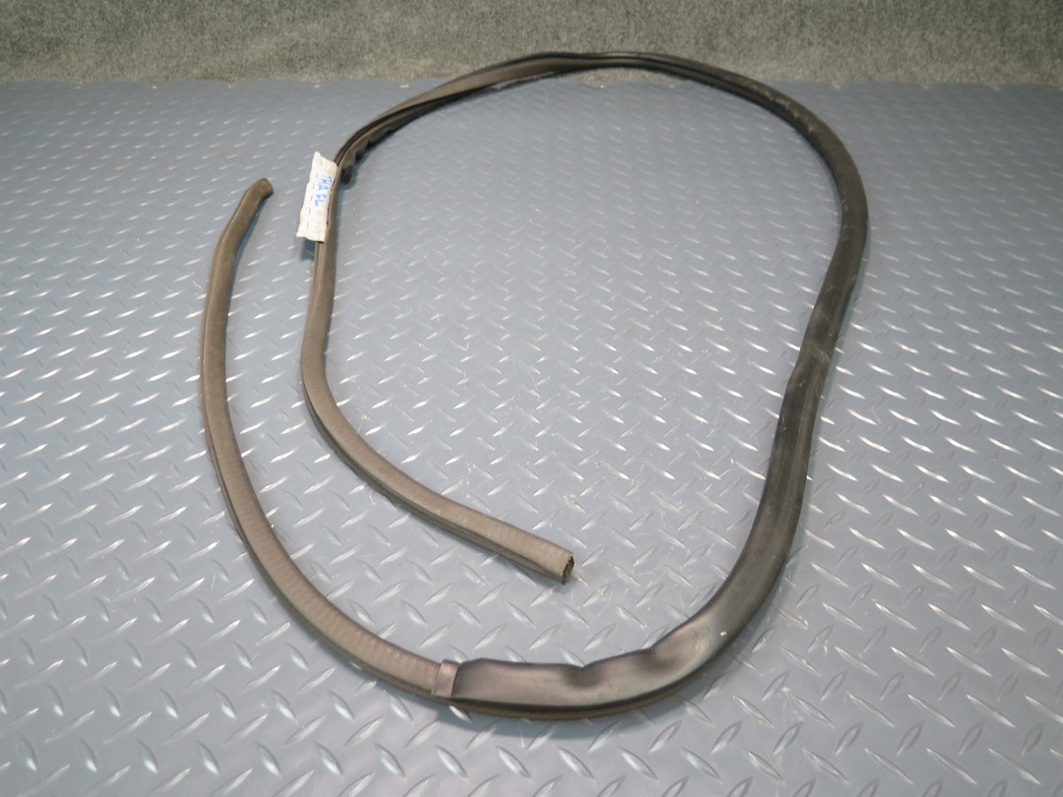93-99 Toyota Hiace KZH106W Front Right Door Weatherstrip Rubber Seal Gasket OEM