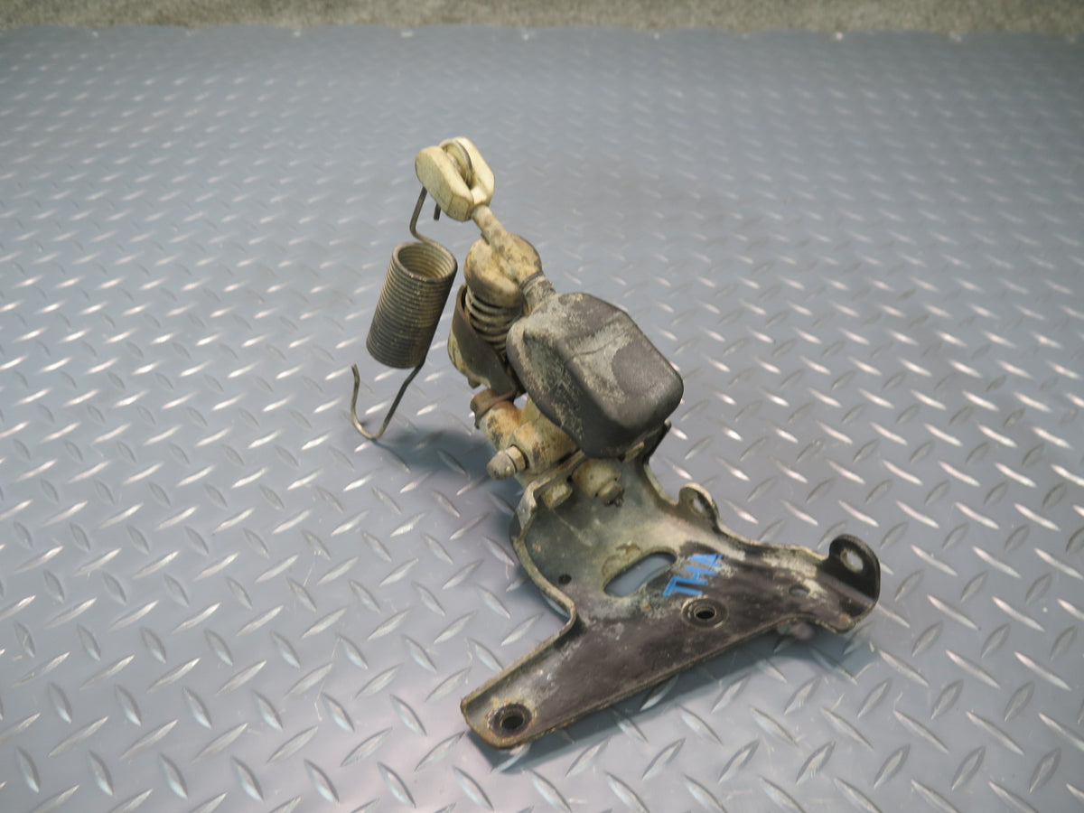 93-96 Toyota Hiace KZH106W Rear Brake Proportioning Valve Pressure Regulator OEM