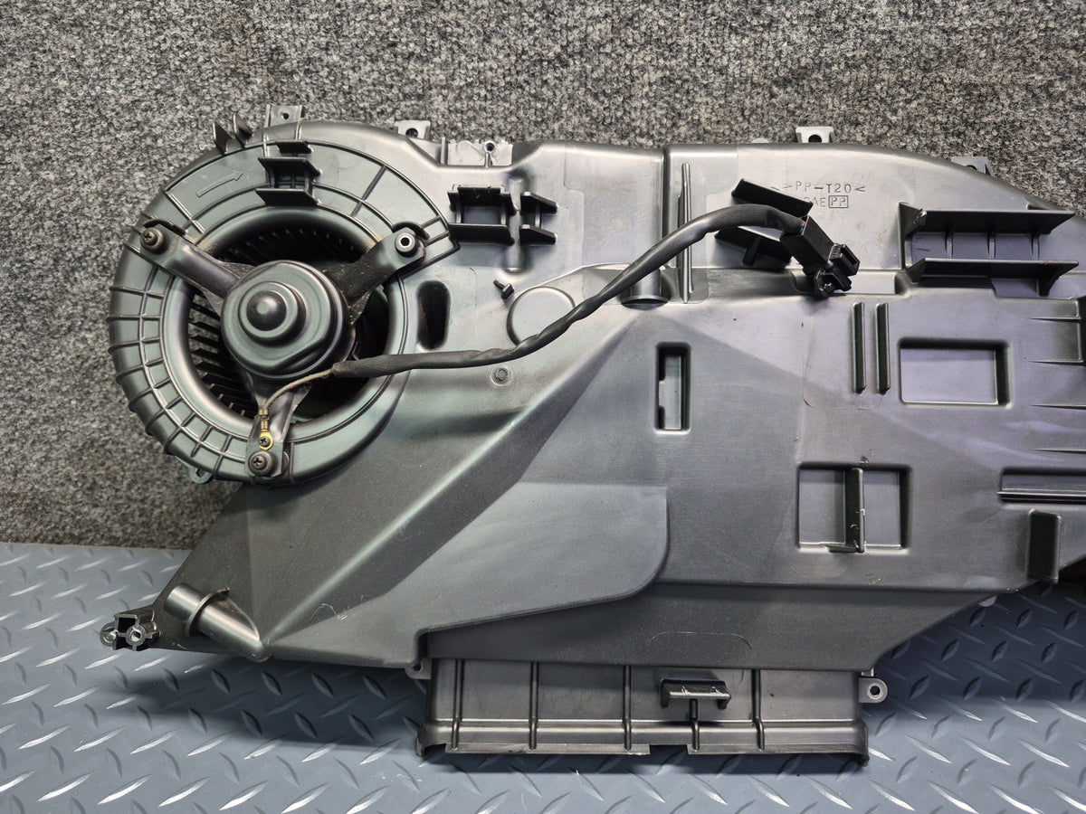 93-95 Toyota Hiace KZH106W Rear Second ROW Roof Blower Fan Cooling Unit OEM