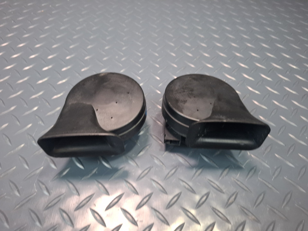 93-96 Toyota Hiace KZH106W Set of 2 High & Low Tone Pitch Horn Signal OEM