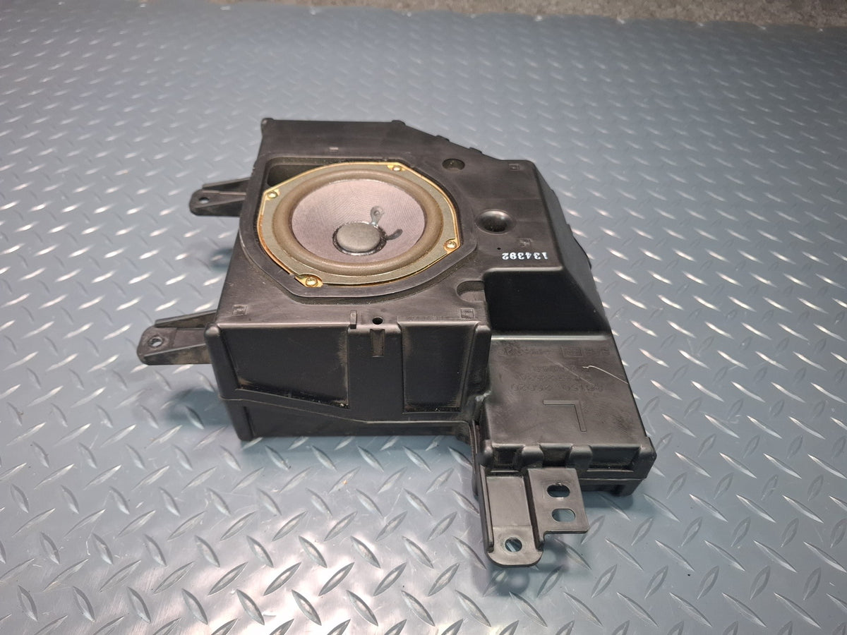 93-99 Toyota Hiace KZH106W Rear Left Audio Speaker w Box 86150-26020 OEM