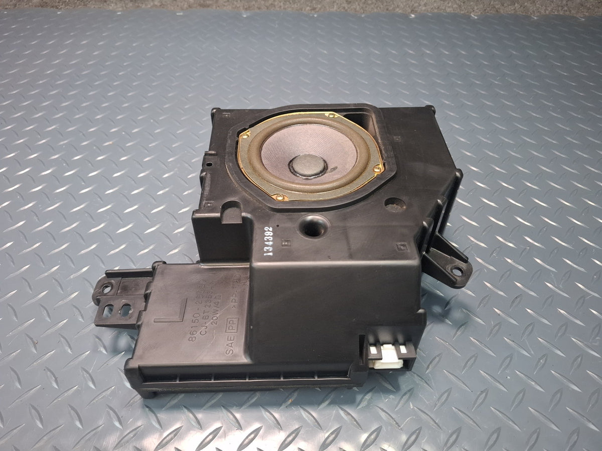 93-99 Toyota Hiace KZH106W Rear Left Audio Speaker w Box 86150-26020 OEM