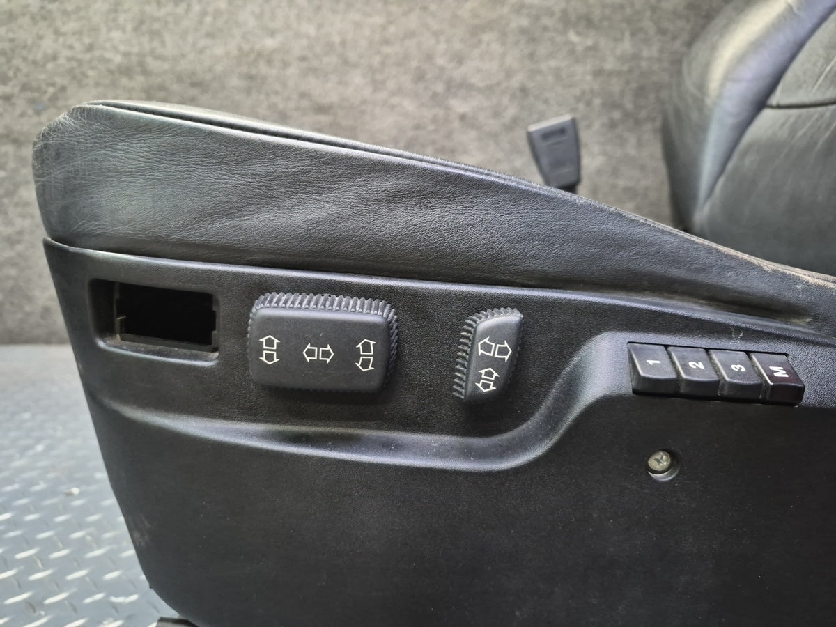 1994-1997 BMW E31 840Ci Front & Rear Leather Seat Black Set Defected