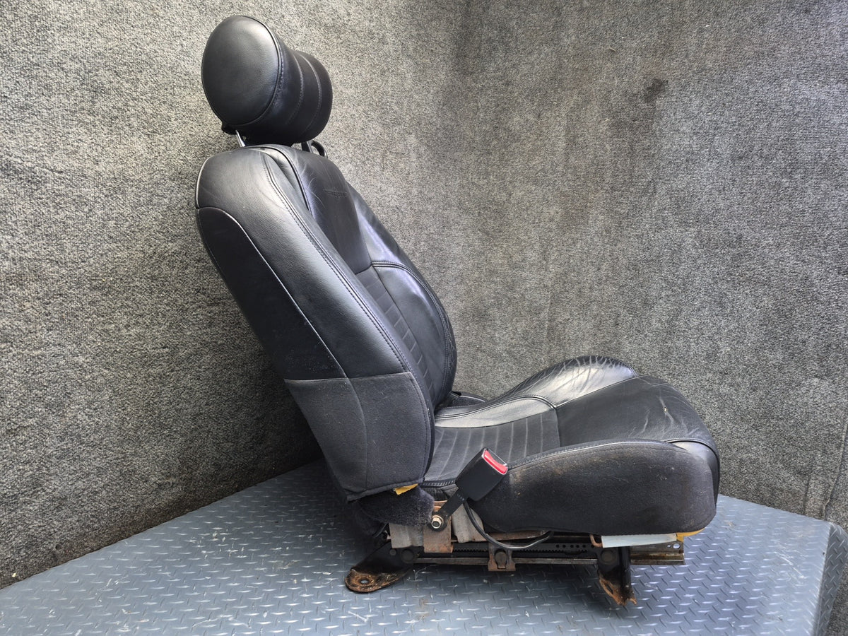 02-05 Ford Thunderbird Set of 2 Front Left & Right Heated Leather Seat Damaged