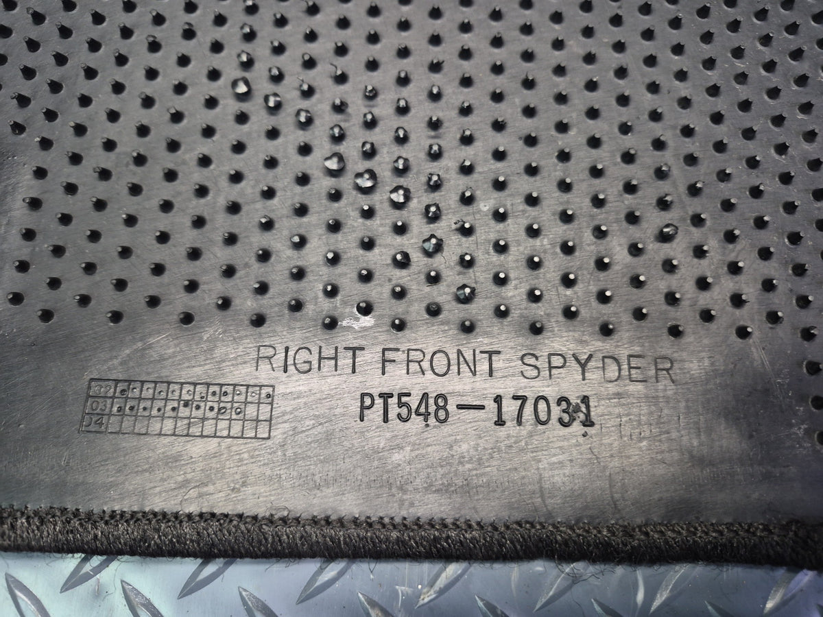 00-05 Toyota MR2 Spyder ZZW30L Set of 2 Front Left & Right Carpet Floor MAT OEM