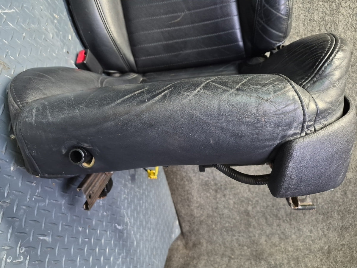02-05 Ford Thunderbird Set of 2 Front Left & Right Heated Leather Seat Damaged