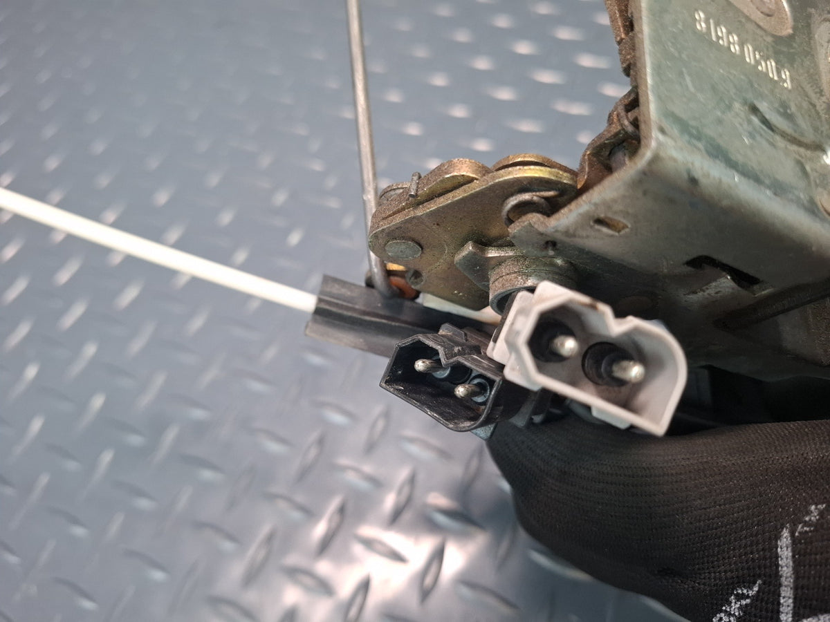 1994-1997 BMW E31 840Ci Right Passenger Door Lock Latch Actuator