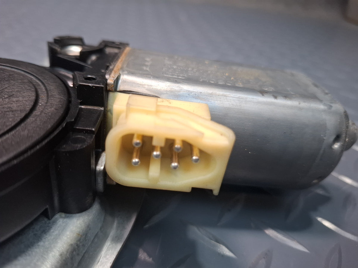 1994-1997 BMW E31 840Ci Front Right Passenger Door Window Regulator w Motor