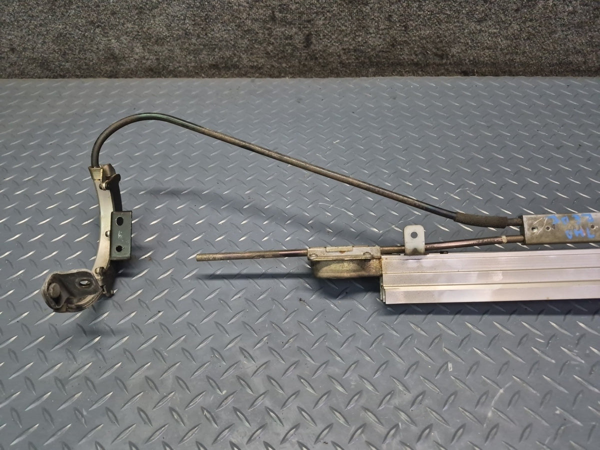 93-99 Toyota Hiace KZH106W Rear Sunroof Slide Drive Cable Guide Assembly OEM