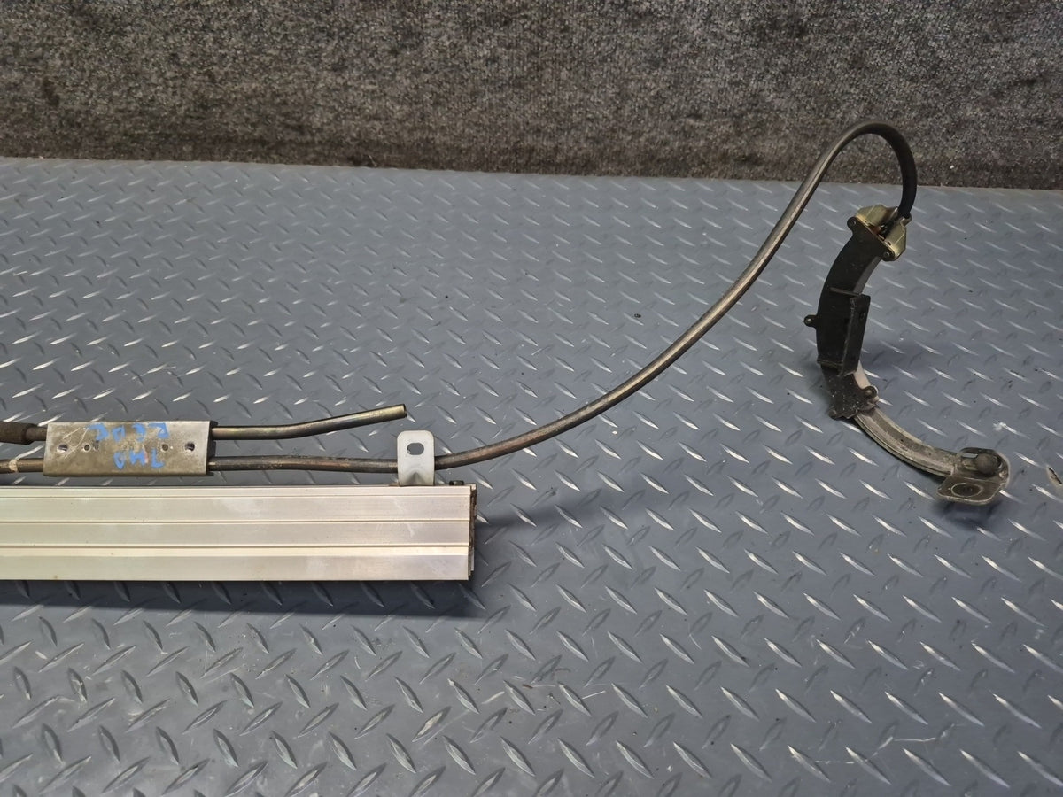 93-99 Toyota Hiace KZH106W Rear Sunroof Slide Drive Cable Guide Assembly OEM