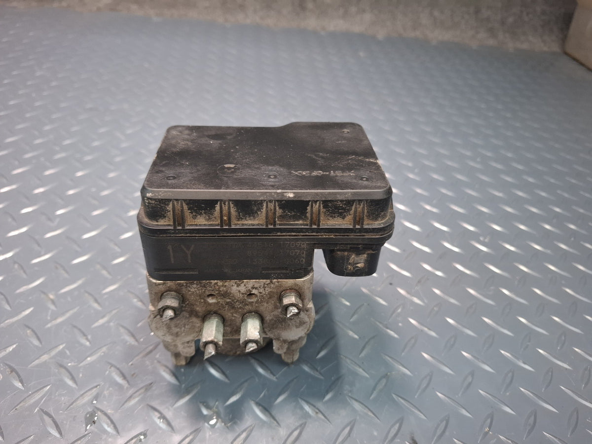93-96 Toyota Hiace KZH106W 4WD ABS Anti Lock Brake ABS Pump Module OEM