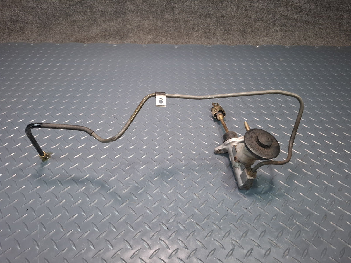 00-05 Toyota MR2 Spyder ZZW30L Clutch Master Cylinder w Line OEM