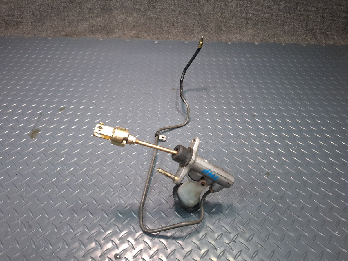 00-05 Toyota MR2 Spyder ZZW30L Clutch Master Cylinder w Line OEM