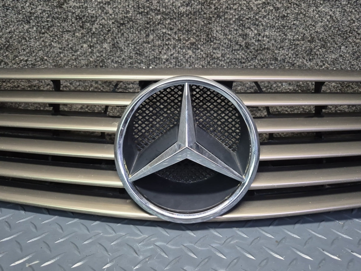94-02 Mercedes R129 Sl-class Front Hood Grille w Emblem OEM
