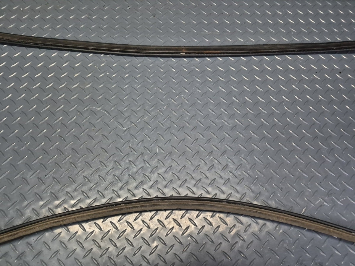 94-02 Mercedes R129 Rear Trunk Lid Weatherstrip Rubber Seal OEM
