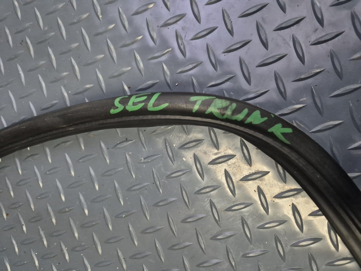 94-02 Mercedes R129 Rear Trunk Lid Weatherstrip Rubber Seal OEM
