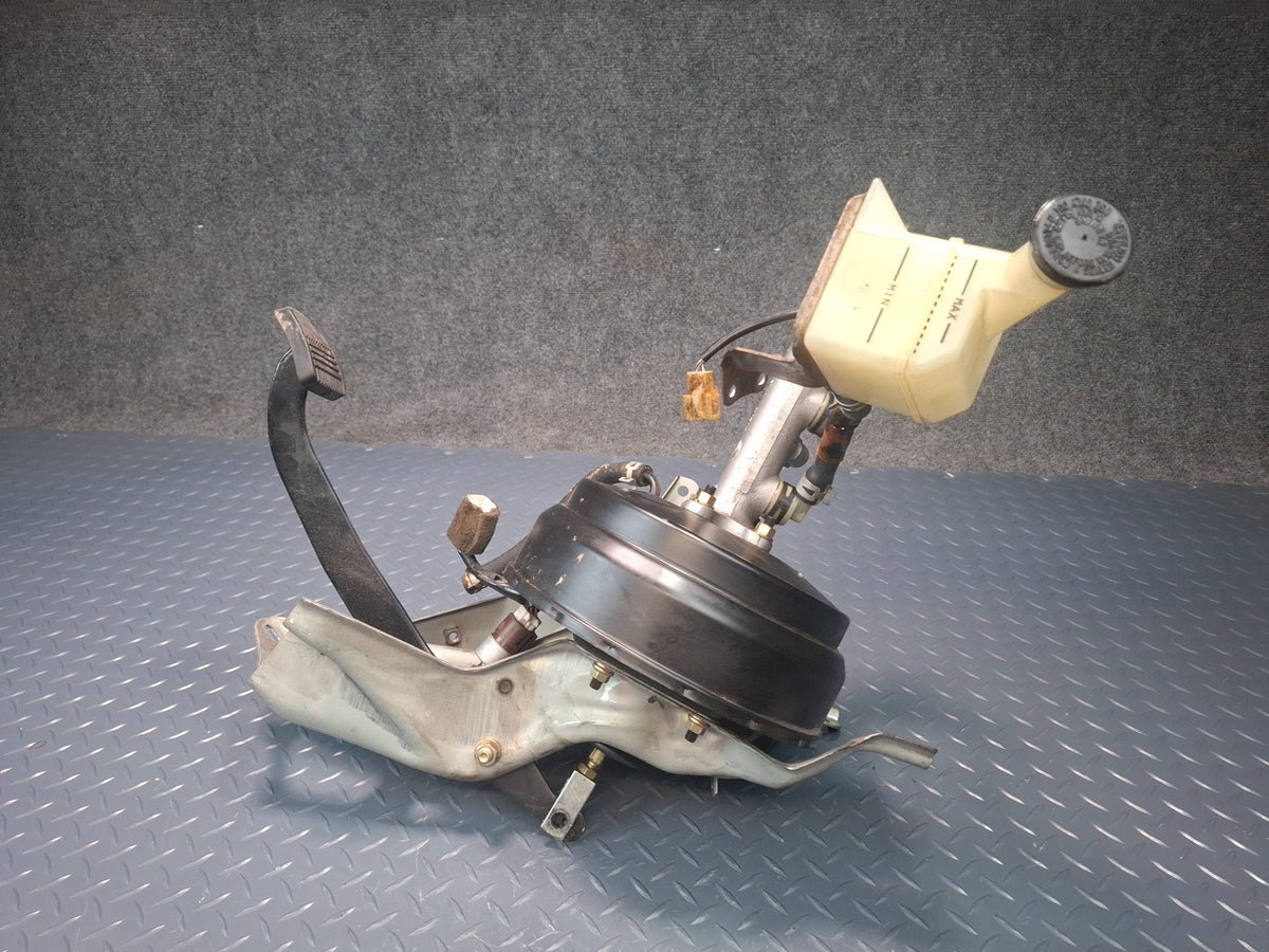 93-96 Toyota Hiace KZH106W 4WD Brake Master Cylinder Booster Fluid Reservoir OEM