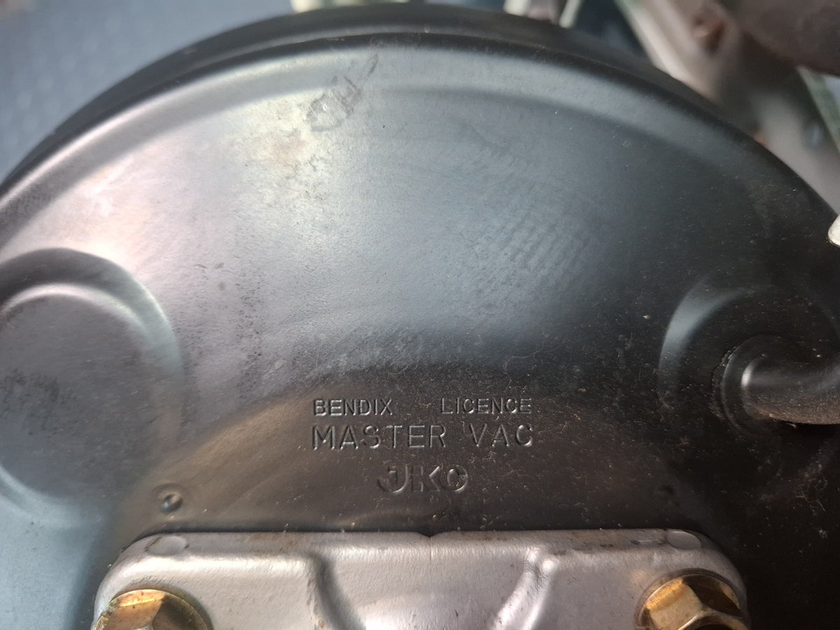93-96 Toyota Hiace KZH106W 4WD Brake Master Cylinder Booster Fluid Reservoir OEM