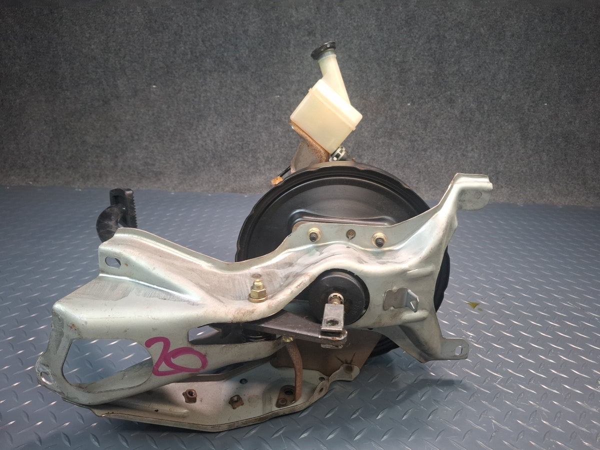 93-96 Toyota Hiace KZH106W 4WD Brake Master Cylinder Booster Fluid Reservoir OEM