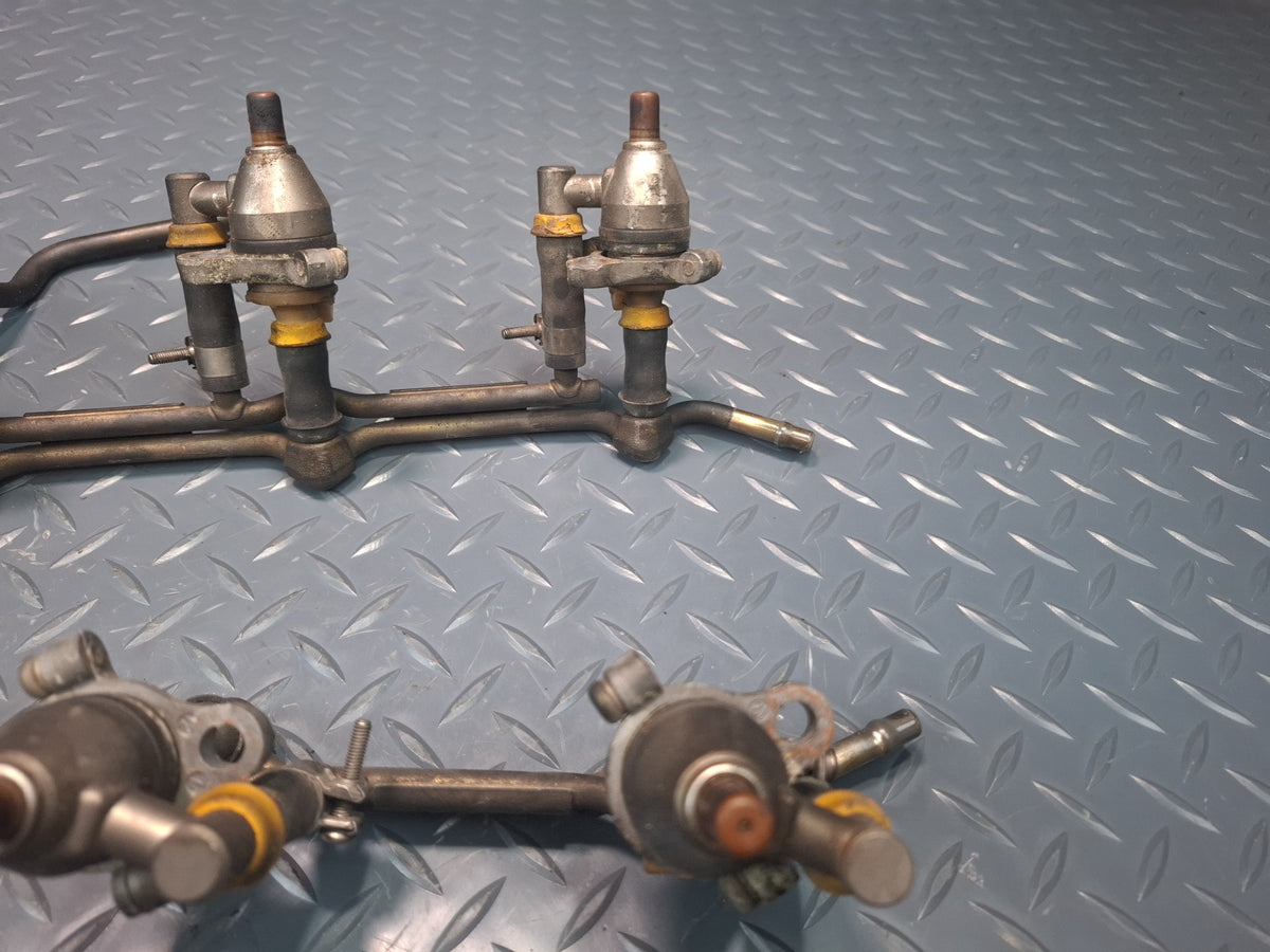 87-89 Nissan Z31 300ZX VG30E NA Fuel Rail Injector Set OEM