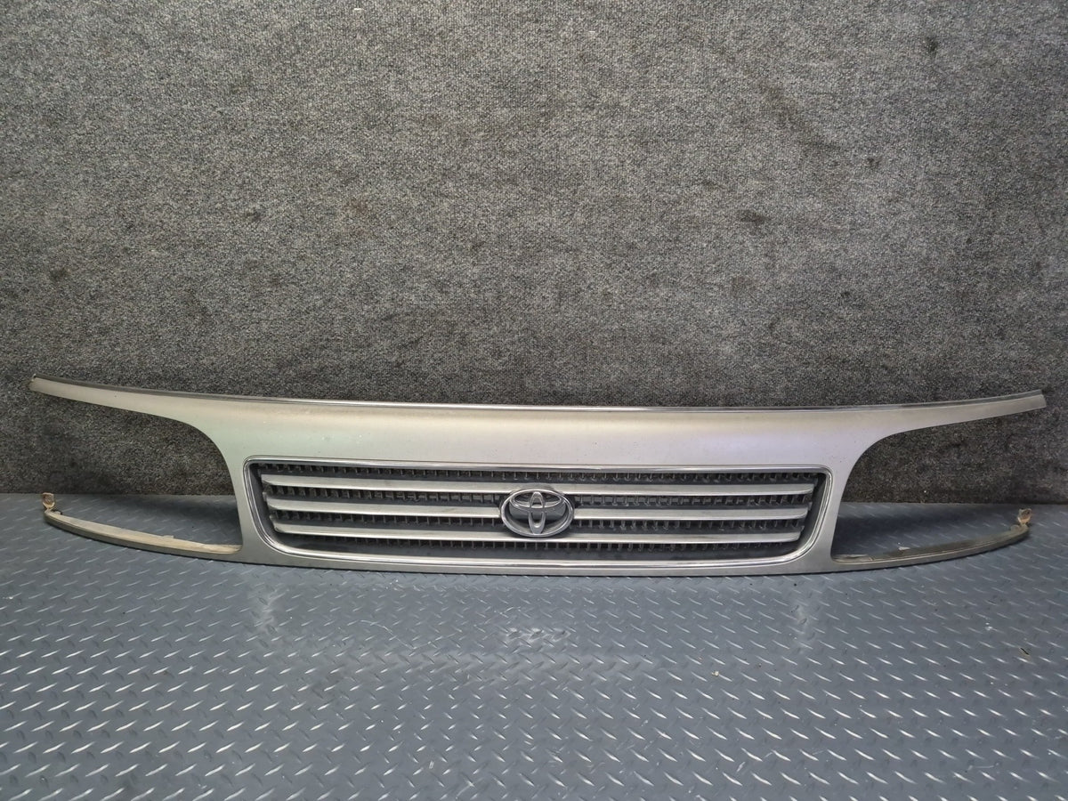 93-95 Toyota Hiace KZH106W Front Upper Radiator Grille w Emblem 53100-26030 OEM