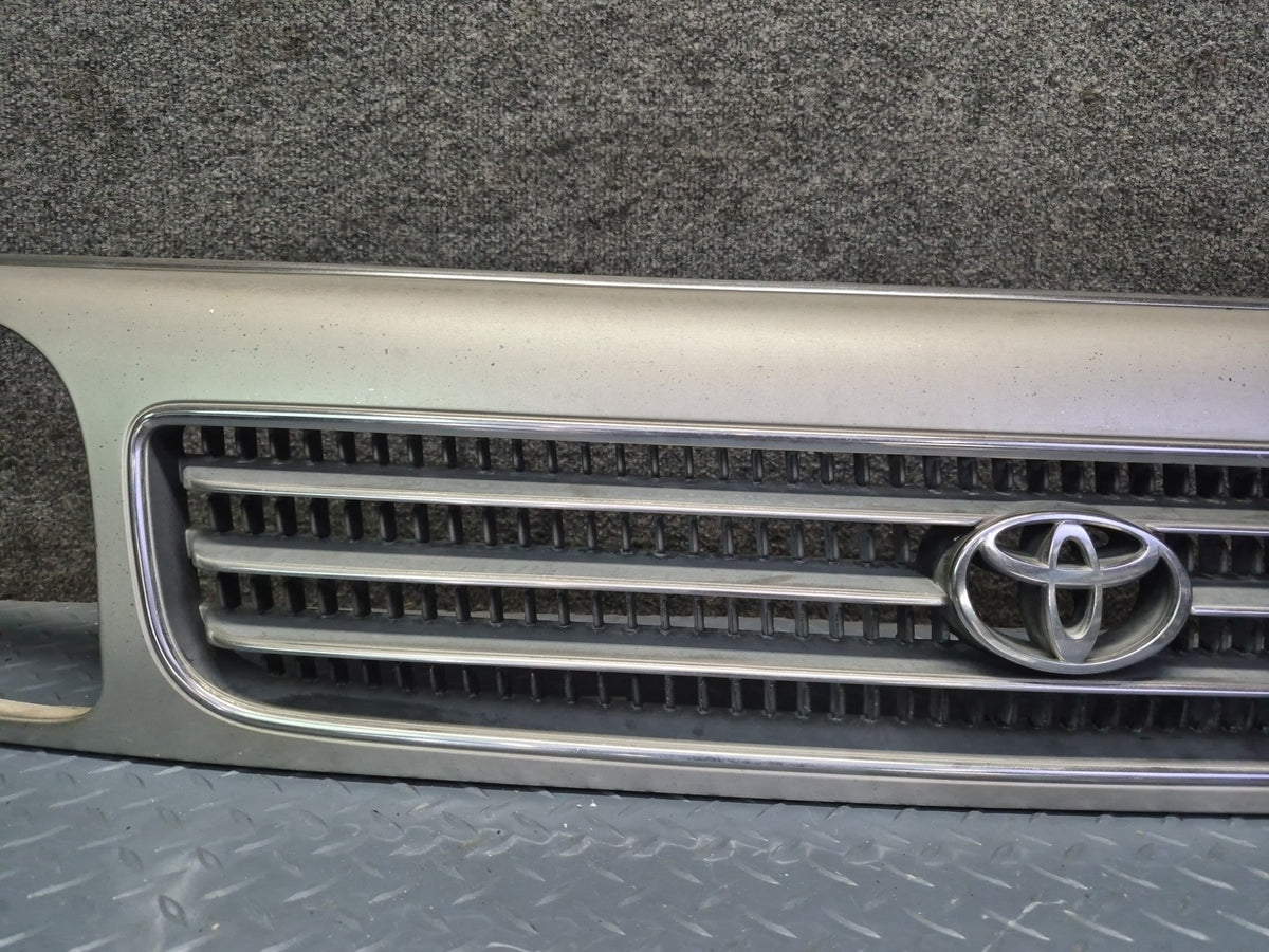 93-95 Toyota Hiace KZH106W Front Upper Radiator Grille w Emblem 53100-26030 OEM