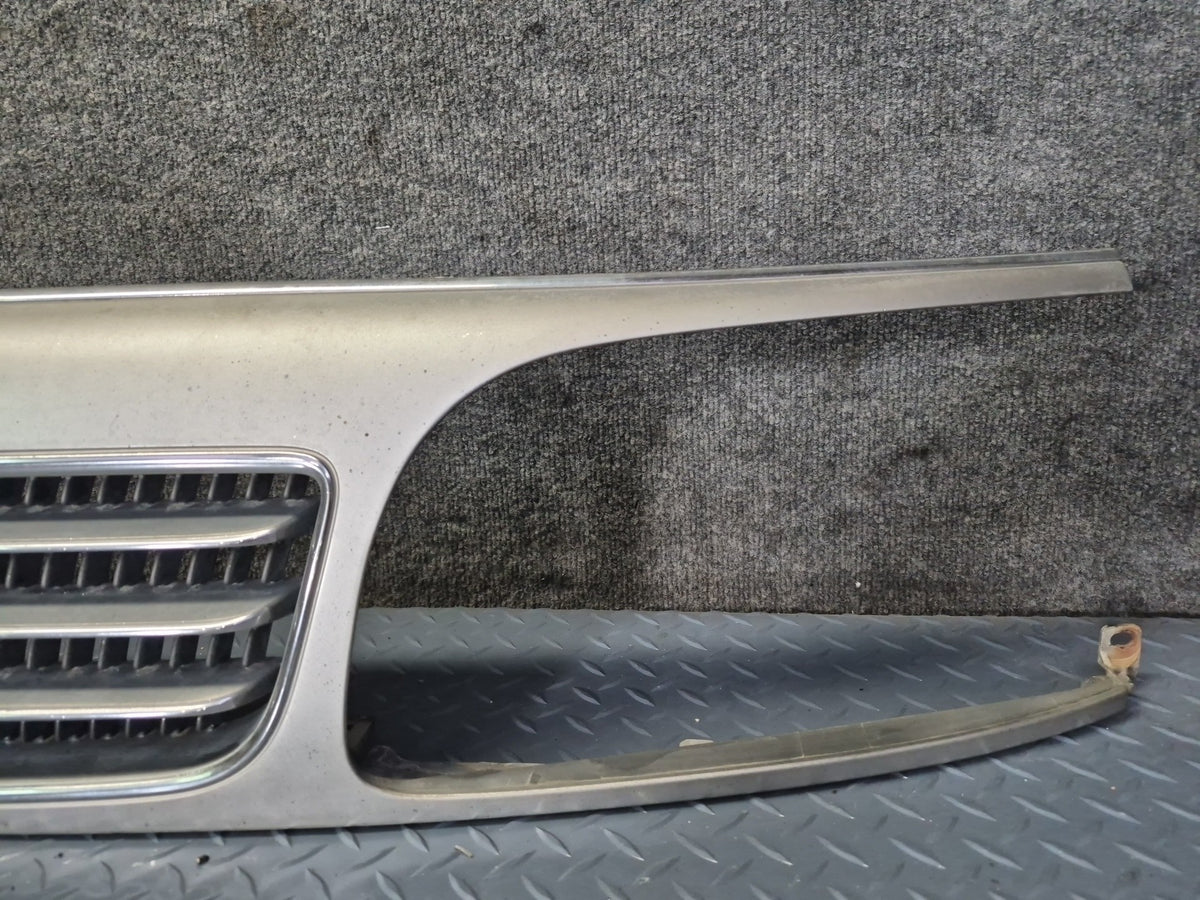 93-95 Toyota Hiace KZH106W Front Upper Radiator Grille w Emblem 53100-26030 OEM