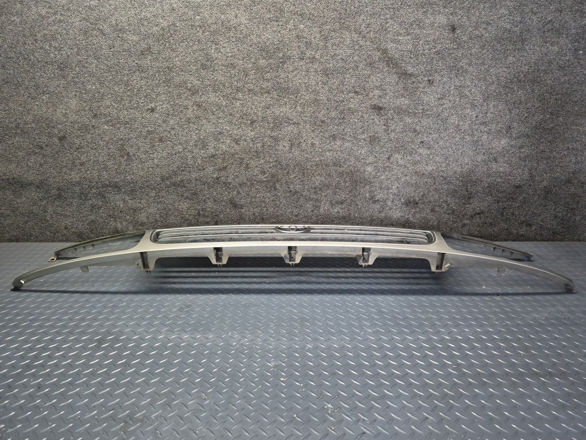 93-95 Toyota Hiace KZH106W Front Upper Radiator Grille w Emblem 53100-26030 OEM