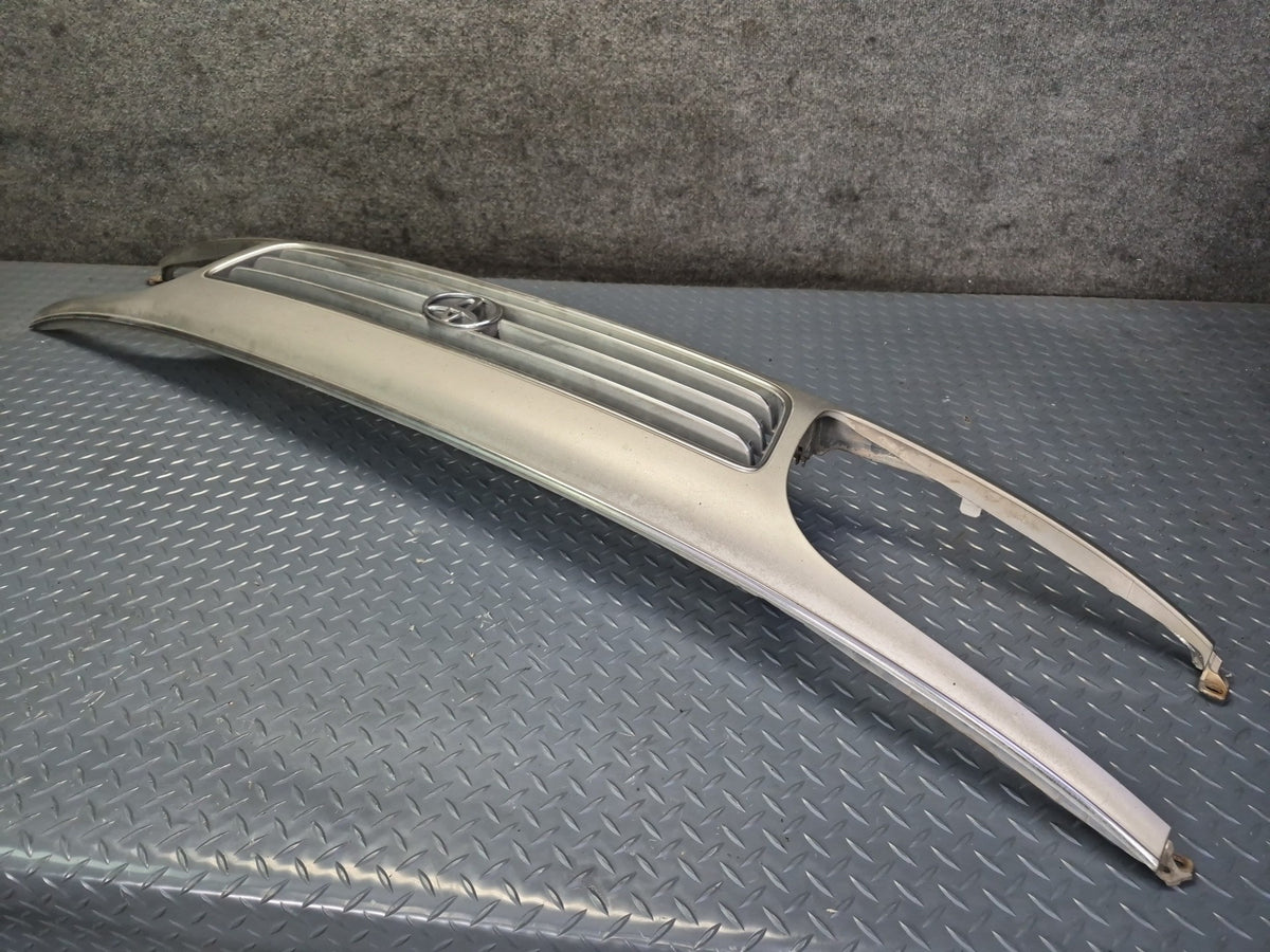 93-95 Toyota Hiace KZH106W Front Upper Radiator Grille w Emblem 53100-26030 OEM