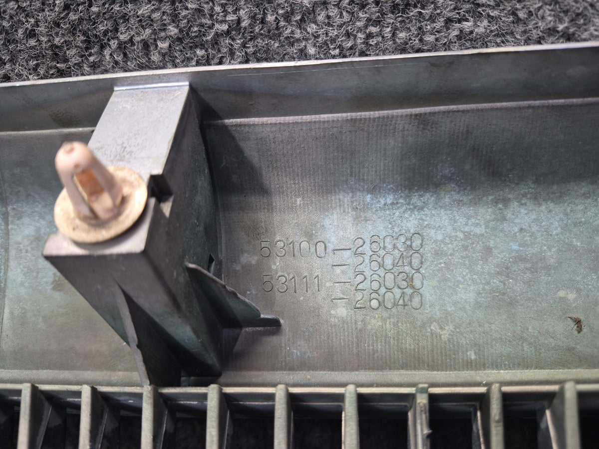 93-95 Toyota Hiace KZH106W Front Upper Radiator Grille w Emblem 53100-26030 OEM