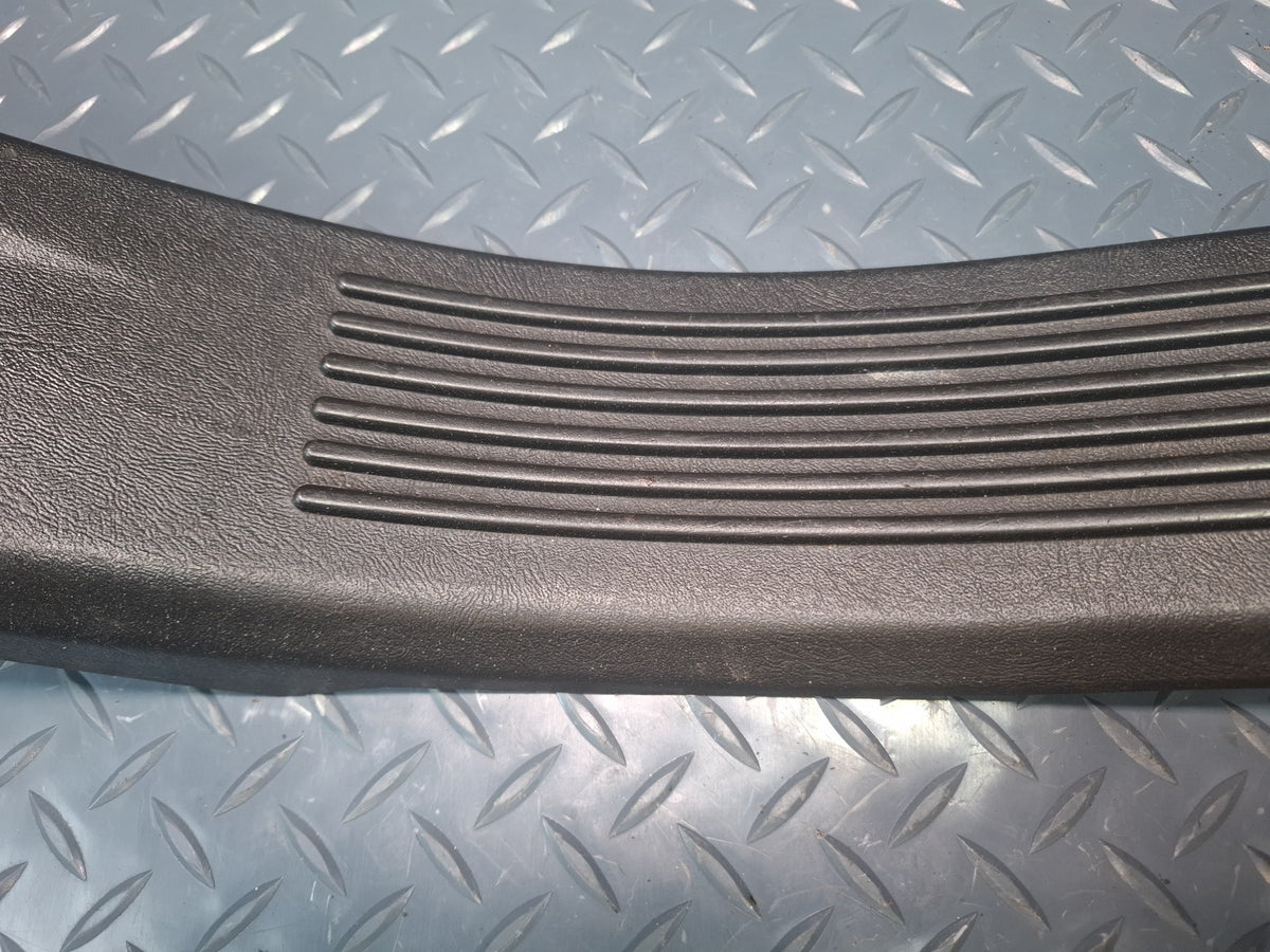03-09 Hummer H2 Rear Left & Right Door Scuff Sill Plate Trim Panel Set Damaged