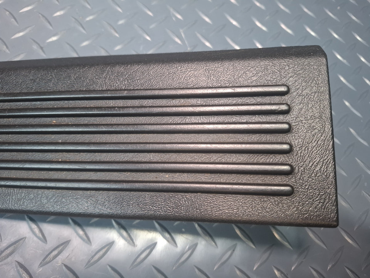 03-09 Hummer H2 Rear Left & Right Door Scuff Sill Plate Trim Panel Set Damaged