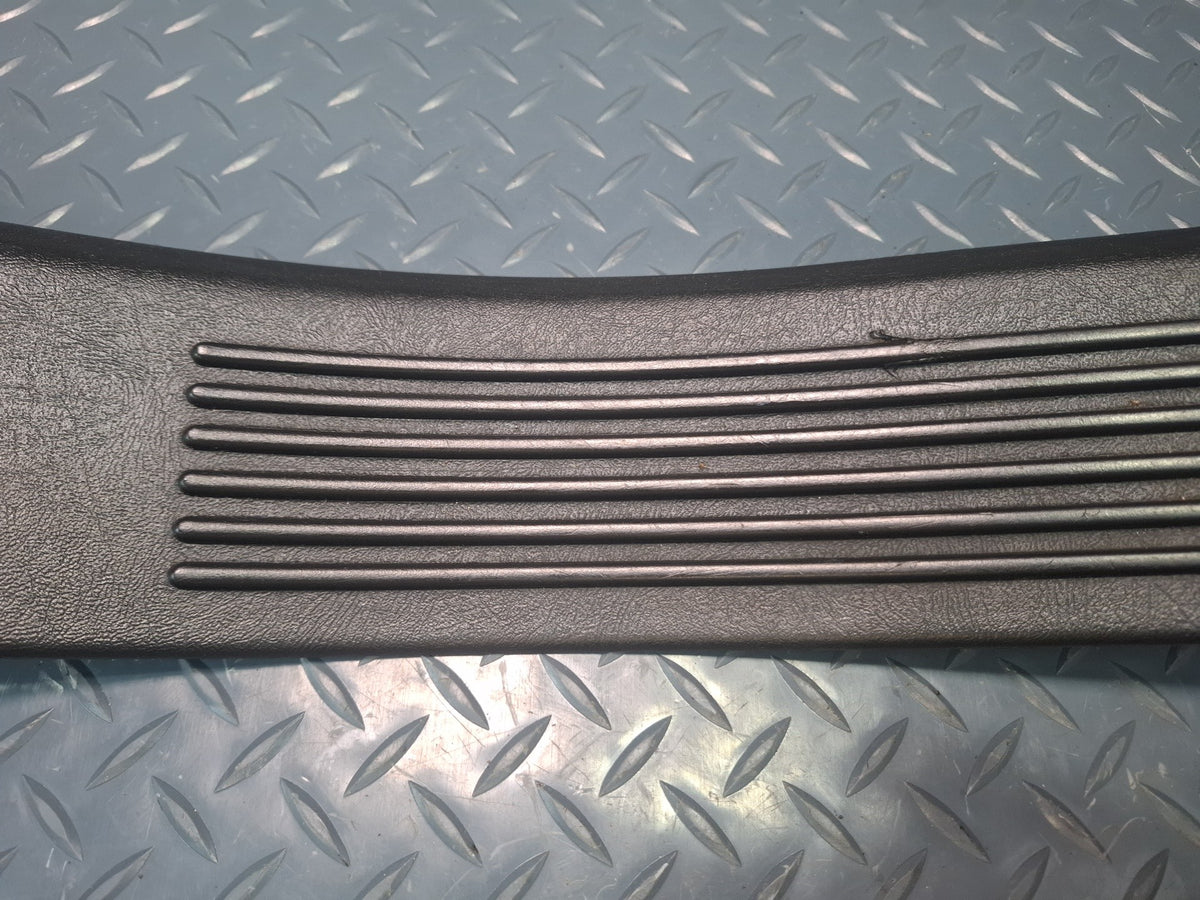 03-09 Hummer H2 Rear Left & Right Door Scuff Sill Plate Trim Panel Set Damaged