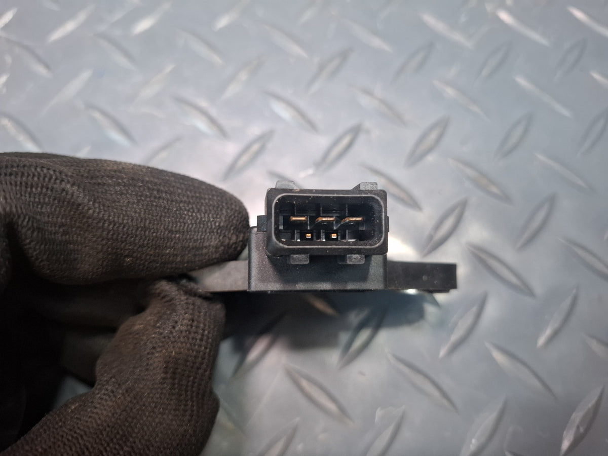 2003-2007 Hummer H2 YAW Turn Rate Acceleration Speed Sensor 15181002