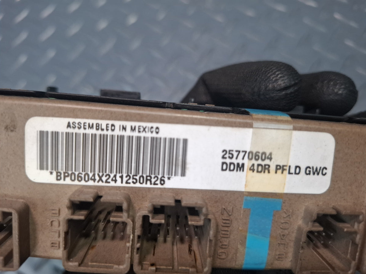 2005-2007 Hummer H2 Front Left Door Master Power Window Mirror Switch 15883319