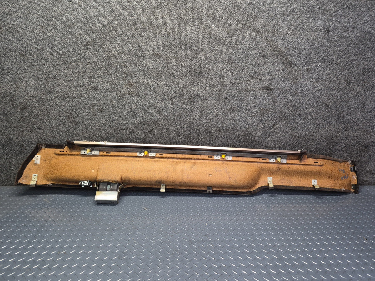 94-95 Toyota Hiace KZH106W Rear Left Quarter Panel Trim Set Brown Damaged