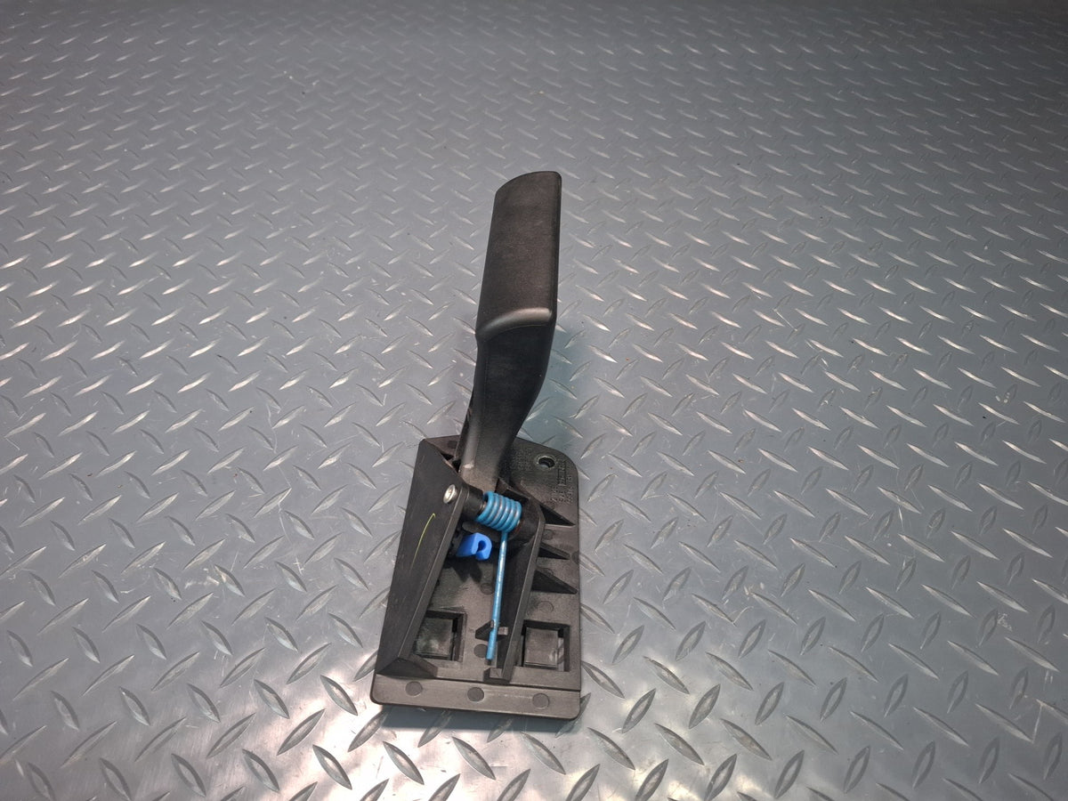 2003-2007 Hummer H2 Front Right Pass Side Door Interior Handle