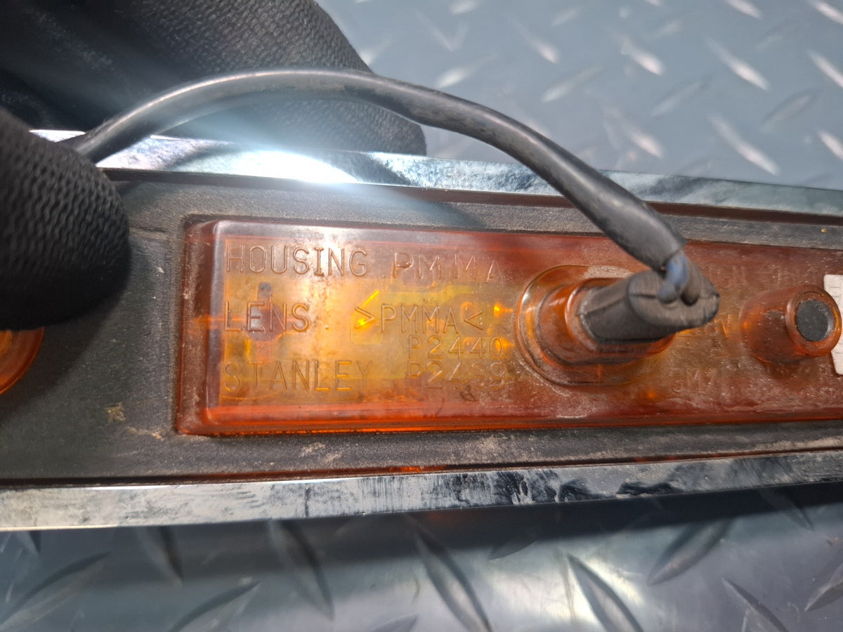 2003-2009 Hummer H2 Front Left Side Fender Panel Marker Lamp Light