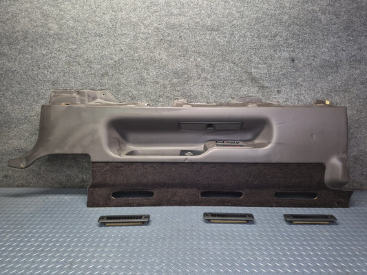 94-95 Toyota Hiace KZH106W Rear Right Second ROW Quarter Trim w Air Vent Damaged