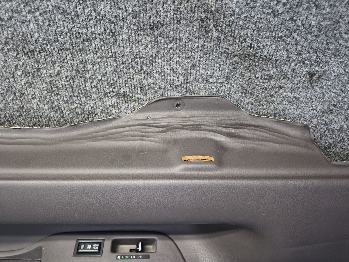 94-95 Toyota Hiace KZH106W Rear Right Second ROW Quarter Trim w Air Vent Damaged