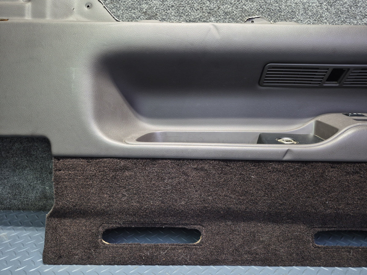 94-95 Toyota Hiace KZH106W Rear Right Second ROW Quarter Trim w Air Vent Damaged