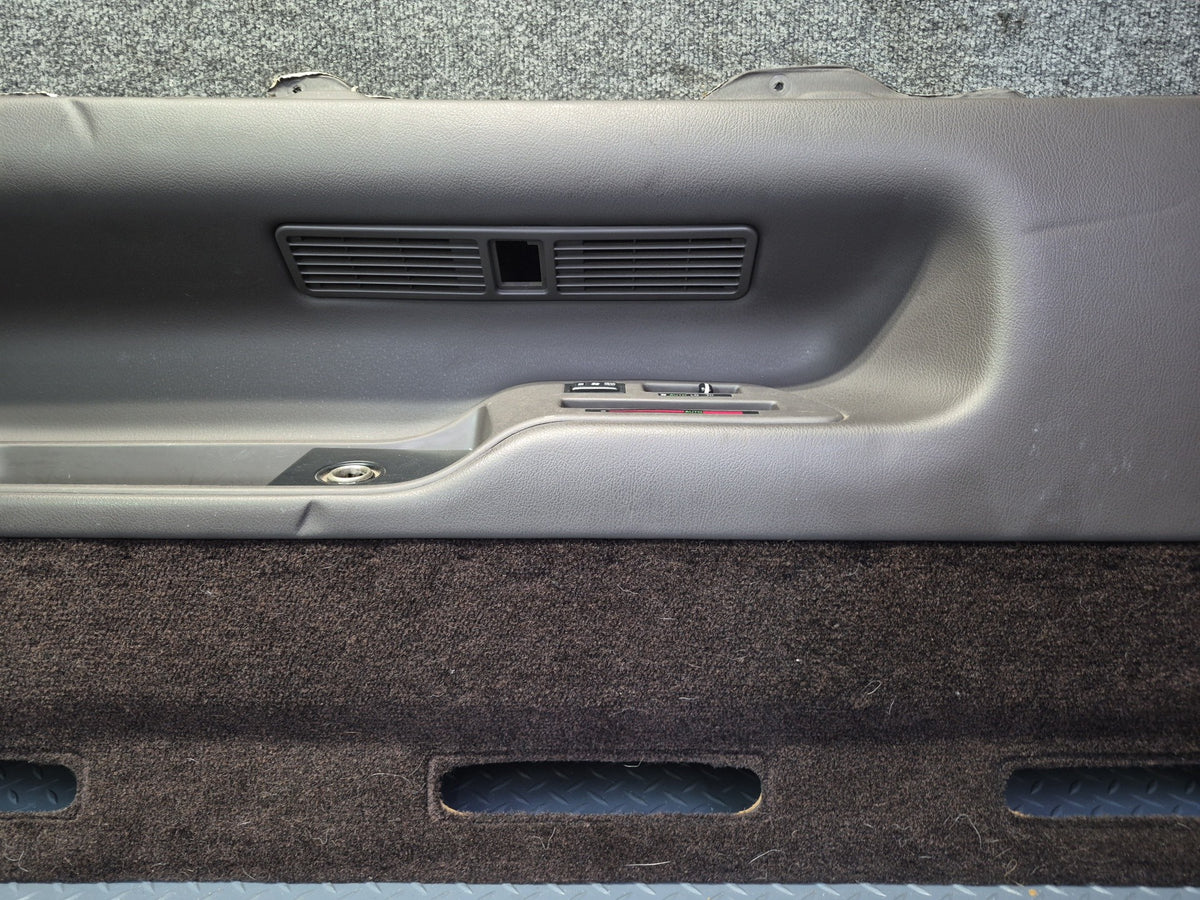 94-95 Toyota Hiace KZH106W Rear Right Second ROW Quarter Trim w Air Vent Damaged