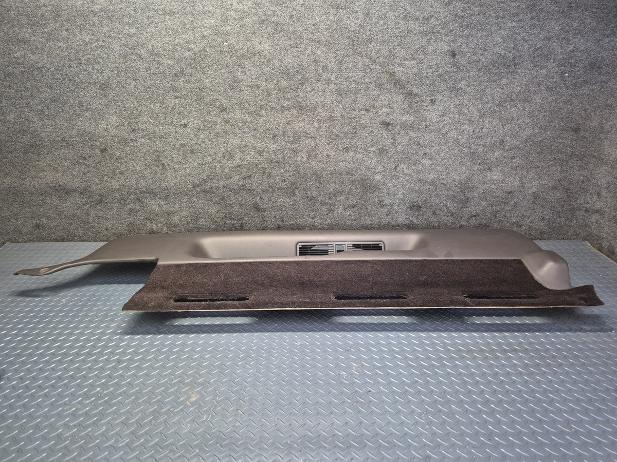 94-95 Toyota Hiace KZH106W Rear Right Second ROW Quarter Trim w Air Vent Damaged